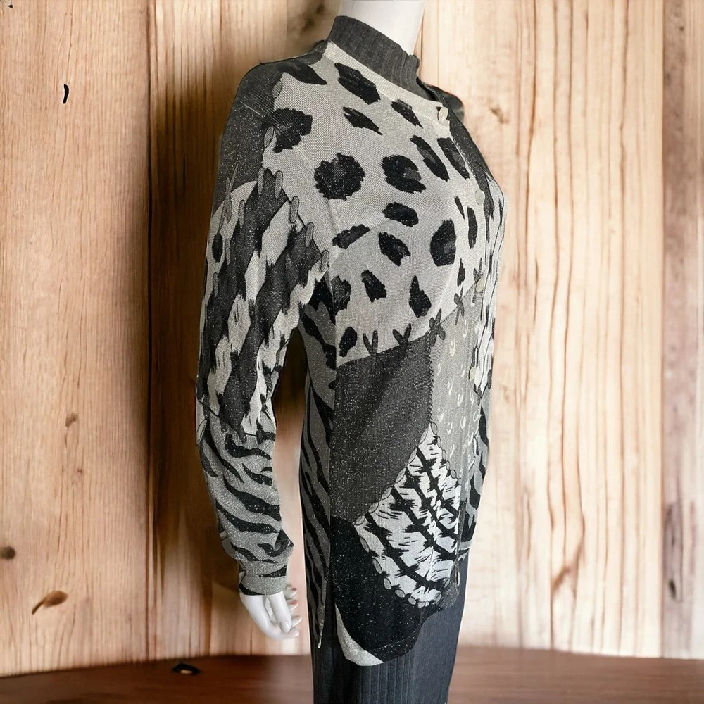 Eric Steven Light Sweater - Picture 4 of 13